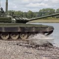 Opšta bežanija kod ravnopolja: Ruski tenkovi satiru sve pred sobom! (video)