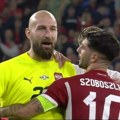 Čašama na srpske fudbalere, Vanja hteo da se bije! Haos na utakmici u Mađarskoj, frka na terenu! (video)