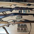 Otkrivena prava mala fabrika oružja kod muškarca u Kniću: Evo šta je sve držao u porodičnoj kući