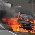 Gori automobil nasred autoputa Beograd-Novi Sad Stravičan požar šokirao vozače kod Inđije (video)