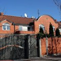 (Фото) ово је кућа српског моћника: Има милионе, вози бесна кола, а ево како изгледа унутрашњост његове виле која је…