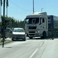 Saobraćajna nesreća u Čačku: Rasuti delovi vozila po ulici FOTO