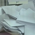 Studentkinja iz Novog Pazara tvrdi da je udario muškarac u Zaječaru, dok je beležila izborne nepravilnosti