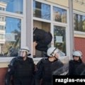 Dekan i policija ušli na Fakultet za fizičko vaspitanje u Novom Sadu
