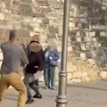 Skandal na Kalemegdanu: Grupa džeparoša kamenovala turiste, usledile i pretnje nožem (Video)