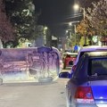 Neobična saobraćajna nezgoda u centru grada: Vozilo se prevrnulo u Svetozara Markovića