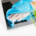 Laptop, tablet i punjači puni su bakterija: Kako da ih pravilno očistite