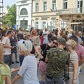VIDEO: Na sastanku roditelja đaka Jovine sa gradonačelnikom i direktorom Stojkovićem, Mićin tražio strpljenje do 15. oktobra…