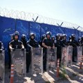 Burne reakcije u Prištini tokom izricanja presude - skandiranje i jake policijske snage FOTO