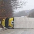 Užasan udes na auto-putu kod Smedereva: Prevrnuo se kamion, stvaraju se gužve!