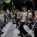 Identitetsko pitanje pobunjenog društva: I pank i kolo protiv režima