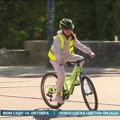 Osnovci iz Petrovaradina učili kako da bezbedno upravljaju biciklom ili trotinetom