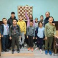 Mladi šahisti ŠK „Aradac“ ostvarili zapažene rezultate u juniorskoj i seniorskim ligama (FOTO)