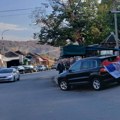 Razbijeno zadnje staklo na automobilu ispred crkve Svetog Prokopija