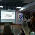 Obeležen međunarodni dan mladih u Loznici: Članovi Udruženja "Svetlost" iz Šapca predstavili svoje aktivnosti