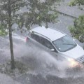 Dva upozorenja RHMZ: Nevreme i moguće poplave, u Beogradu pljuštalo