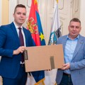 Ministarstvo državne uprave doniralo 40 laptopova Kovinu i Zrenjaninu