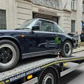 FOTO: Počelo prinudno iseljenje Muzeja automobila, ovo je zbirka koja ostaje bez prostora