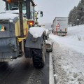 Zavejan Manastir Vujan, ne može mu se prići: Putari sa teškom mehanizacijom satima su na terenu!