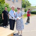 Roditeljima sa tri i više deteta GO Crveni krst uručila po 10.000 dinara