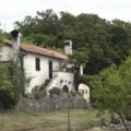 Ovo je kuća vedrane Rudan: Iz dvorišta se prostire pogled na more, a evo kako je sredila prostrani dom u Hrvatskoj (foto)
