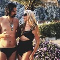 Verica i Veljko se skinuli u kupaće: Pozirali pored mora, a zbog njihovih tela ne prestaju da se nižu komentari (foto)