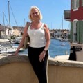 Voditeljka Dnevnika bez šminke u majici na bretele: Ivona Pantelić je ovako pozirala na odmoru, komplimenti stižu sa svih…