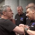 Tenzije ispred PKS: Inteventna blokira ulaz u zgradu, pripadnik Soko obezbeđenja gura Ćutu