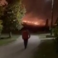 VIDEO Zapaljene njive posle skidanja kukuruza – vatra u Manđelosu, gust dim prekrio put ka Ležimiru
