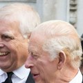 Drama u kraljevskoj porodici: Kralj Čarls oduzeo sve titule i počasti mlađem bratu Endruu: Naložio mu iseljenje iz rezidencije…