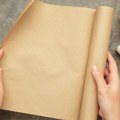 Trik sa papirom za pečenje, isprobano radi: Uklanja masnoću i prašinu iz kuhinje