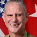 General smenjen, Vašington ćuti o razlozima