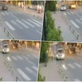 (Uznemirujuće) Snimak jezive nesreće u Kraljevu: Velikom brzinom preticao na punoj liniji, pa izleteo na trotoar i pokosio…