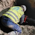 Voda isključena tokom noći: Radnici čekali da se pomere parkirana vozila
