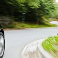 Vožnja u leru ili u brzini kada idete nizbrdo? Evo šta troši više goriva