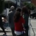 Snimak napada dželjaja svečlje Tzv. Kurtijev ministar baca kamenje na policiju (video)