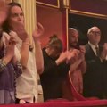 (Video) Vesna Trivalić u suzama: Spustila glavu i aplaudirala najjače što je mogla: Emotivne scene na komemoraciji Jagošu…