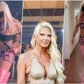 Karleuši ne smeta ni debeli minus! Pevačica u nikad kraćem izdanju sa čizmama do pupka, a svima zaparao oči ovaj natpis (video)…