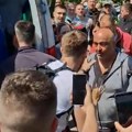 Nasilje je njihov jedini način "borbe za vrednosti"! Blokaderi pre napada na studente linčovali profesora: Dekana oborili na…