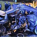 Stravične fotografije automobila u kom je poginuo policajac sa ženom i sinom: Potpuno je spljeskan