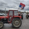 Da je ovo normalna zemlja, mi ne bi ni bili ovde: Reporter Danasa sa poljoprivrednicima na blokadama u Šumadiji (FOTO)