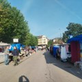 "Nakupujem čarapa, gaća, peškira... i mirna sam" Đurđevski vašar u Užicu magnet je za kupce, nema čega nema (foto)