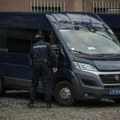 Žena napala devojku, polila je kiselinom, pa nasrnula na nju motkom: Strašna tuča u Vršcu, policija intervenisala