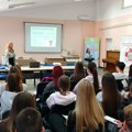 O KONTRACEPCIJI I REPRODUKTIVNOM ZDRAVLJU SA SREDNJOŠKOLCIMA: Predavanje za učenike „9. maja“ u Sremskoj Mitrovici