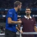 Pogledajte kako se Novak rukovao nakon diskvalifikacije Medvedeva: Evo šta mu je Rus rekao na mreži