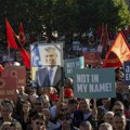 Policija u Prištini suzavcem protiv demonstranata, ima povređenih tokom skupa kod Skuštine Kosova