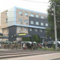 Građani Leposavića nastavljaju protest zbog ulaska zamenika ministra za zajednice i povratak u zgradu Opštine
