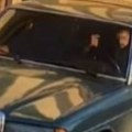 Kamere snimile kako se frizer posle masakra upucao u glavu: Žena je vrištala kada je videla užas (video)