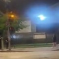 Policija gumenim metkom pogodila ženu nasred trotoara: Situacija u Los Anđelesu se ne smiruje: Danas pucali u nju, pre…