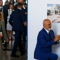 Еди Рама поново на коленима пред Ђорђом Мелони: Италијанска премијерка га замолила да не понови гест, а он опет правио шоу…